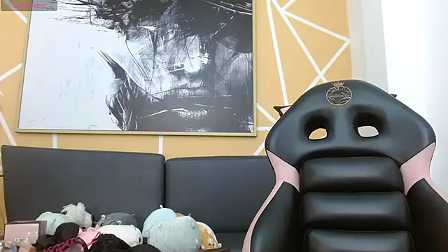 olivia russo  online show from January 5, 2026, 8:12 pm