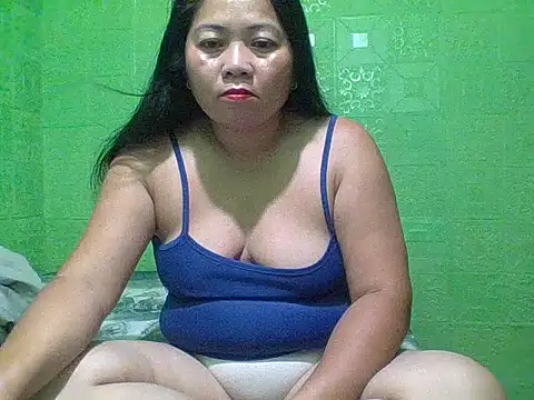 Snapshot of hottestmommm12345 chatting on September 24, 2025, 8:45 pm hottestmommm12345 online show from September 24, 2025, 8:45 pm