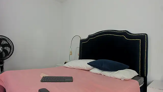 Snapshot of LiliCarterm chatting on October 27, 2025, 8:13 pm LiliCarterm online show from October 27, 2025, 8:13 pm