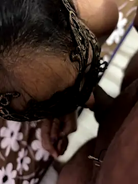 VVcouple online show from November 27, 2025, 5:48 pm