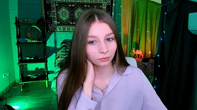 JulieDaniel online show from May 13, 2026, 4:43 am