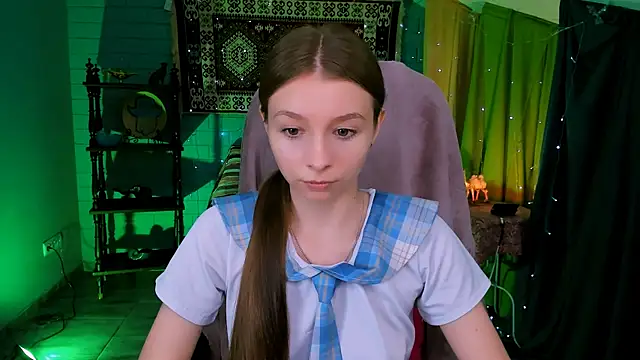 JulieDaniel online show from July 8, 2026, 4:28 am