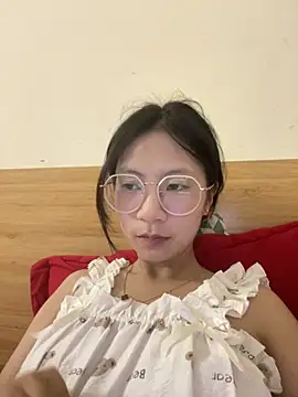 Snapshot of Lil-Gi chatting on September 23, 2025, 2:20 pm Lil-Gi online show from September 23, 2025, 2:20 pm