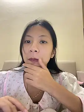 Snapshot of Lil-Gi chatting on November 3, 2025, 3:24 pm Lil-Gi online show from November 3, 2025, 3:24 pm