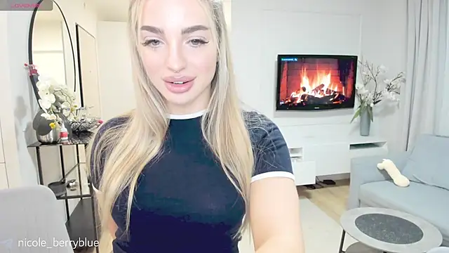 Snapshot of nicole_blueberry chatting on October 26, 2025, 10:15 pm nicole blueberry online show from October 26, 2025, 10:15 pm