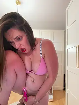 chloedlm5 online show from April 8, 2026, 9:15 pm