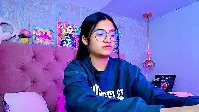 laurenelove online show from January 19, 2026, 3:32 am