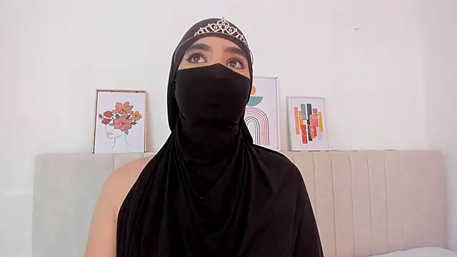 nayiraa  online show from February 6, 2026, 2:05 am