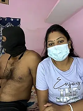 Snapshot of Lovlycouple1 chatting on October 6, 2025, 5:54 pm Lovlycouple1 online show from October 6, 2025, 5:54 pm