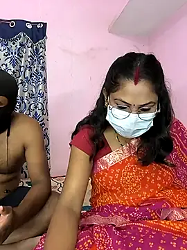 Snapshot of Lovlycouple1 chatting on October 22, 2025, 5:13 pm Lovlycouple1 online show from October 22, 2025, 5:13 pm