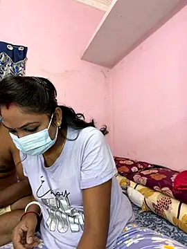 Snapshot of Lovlycouple1 chatting on November 8, 2025, 5:56 pm Lovlycouple1 online show from November 8, 2025, 5:56 pm