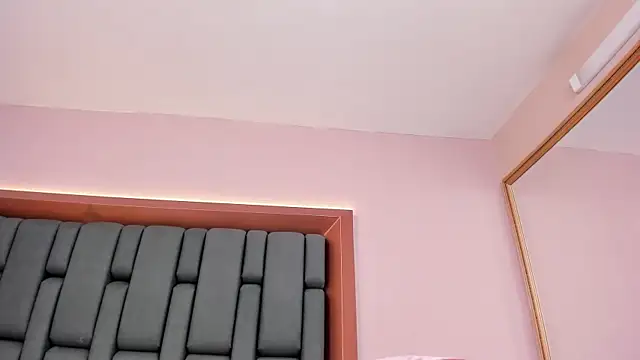 LisaMendez online show from November 12, 2025, 4:02 am