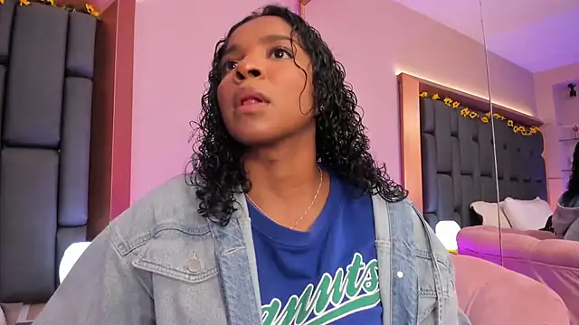 LisaMendez online show from December 16, 2025, 3:55 am