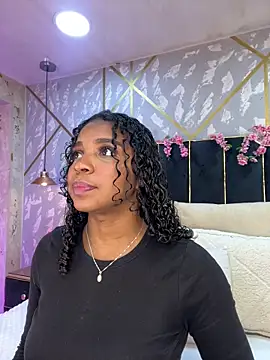 LisaMendez online show from May 17, 2026, 4:10 am