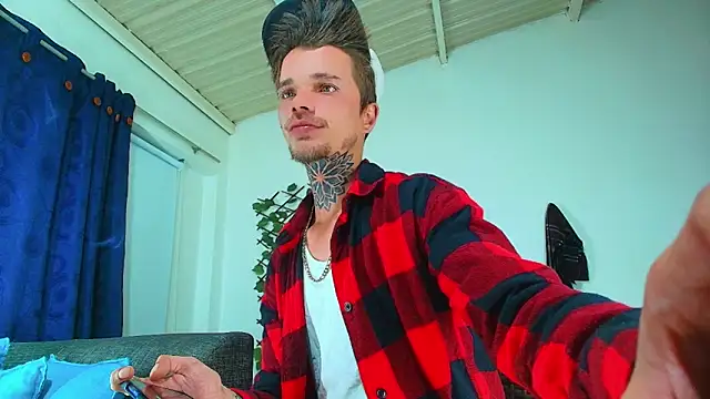 Snapshot of Gold_Loyal77 chatting on September 18, 2025, 4:58 am Gold Loyal77 online show from September 18, 2025, 4:58 am