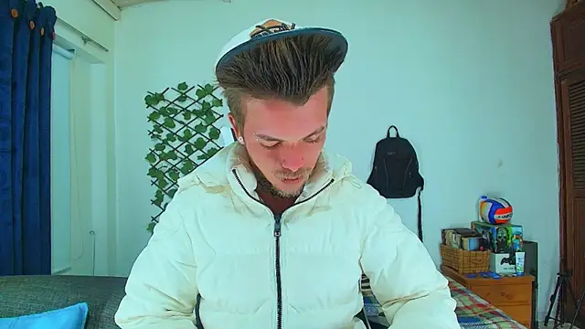 Snapshot of Gold_Loyal77 chatting on October 9, 2025, 4:10 am Gold Loyal77 online show from October 9, 2025, 4:10 am