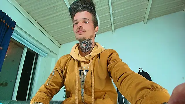 Snapshot of Gold_Loyal77 chatting on October 18, 2025, 7:20 am Gold Loyal77 online show from October 18, 2025, 7:20 am