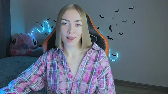 Snapshot of LaraKrein_lk chatting on November 2, 2025, 11:56 am LaraKrein lk online show from November 2, 2025, 11:56 am