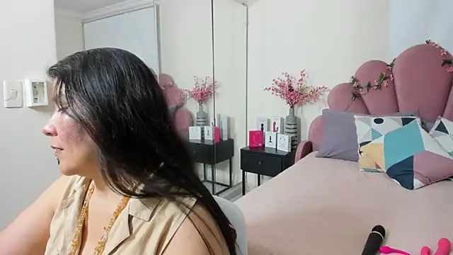 kiraGeiner online show from January 8, 2026, 7:16 pm