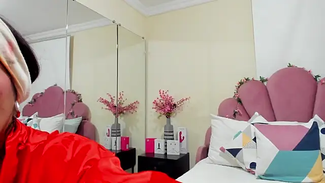 kiraGeiner online show from April 9, 2026, 12:21 am