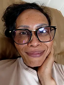 Snapshot of Mama_Eva_1 chatting on November 4, 2025, 3:38 am Mama Eva 1 online show from November 4, 2025, 3:38 am