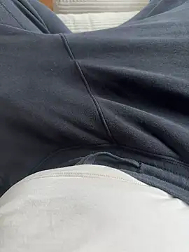 Snapshot of Tri3rer chatting on February 16, 2026, 8:10 am Tri3rer online show from February 16, 2026, 8:10 am