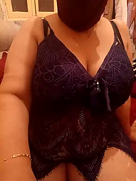 Snapshot of mayakhalyfaa chatting on October 5, 2025, 10:51 pm mayakhalyfaa online show from October 5, 2025, 10:51 pm