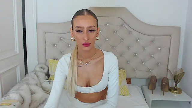 Snapshot of NatalieSensual chatting on February 25, 2026, 10:03 am NatalieSensual online show from February 25, 2026, 10:03 am