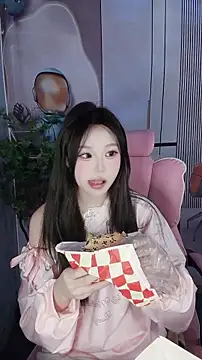 CAICAI BABY online show from November 27, 2025, 6:15 am