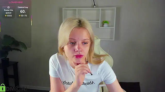 Snapshot of Allice_Cox chatting on September 19, 2025, 12:12 am Allice Cox online show from September 19, 2025, 12:12 am