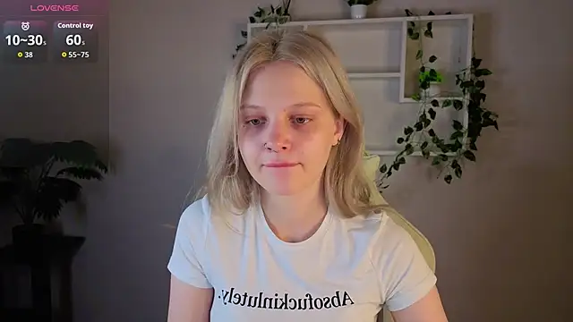 Snapshot of Allice_Cox chatting on November 18, 2025, 11:37 pm Allice Cox online show from November 18, 2025, 11:37 pm