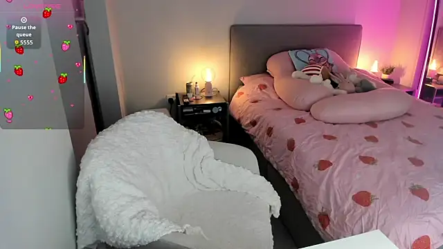 Snapshot of jjulietterose chatting on October 18, 2025, 5:35 pm jjulietterose online show from October 18, 2025, 5:35 pm