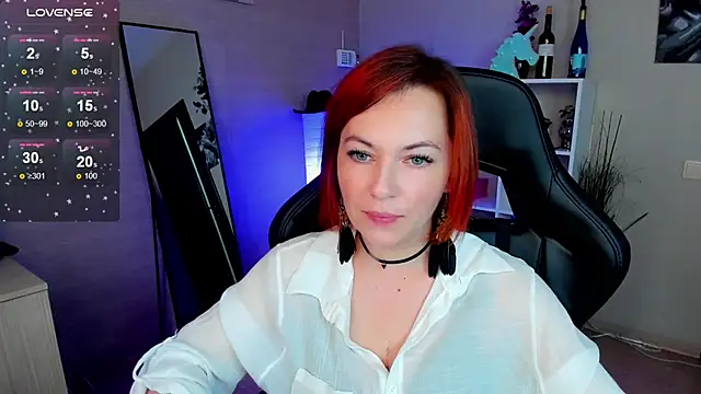 Serena Woods online show from September 17, 2025, 8:49 am