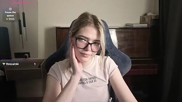 Snapshot of KatanaSVibe chatting on May 28, 2026, 4:26 pm KatanaSVibe online show from May 28, 2026, 4:26 pm