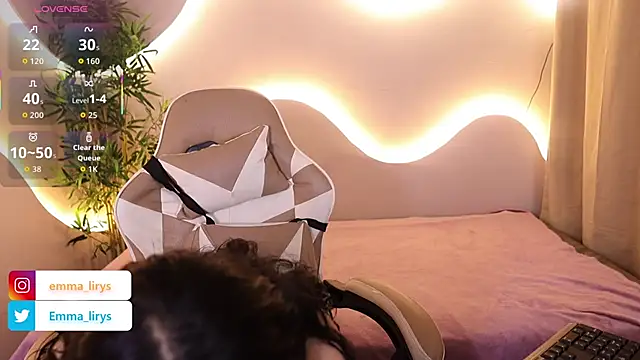 Emma and Issac online show from October 15, 2025, 4:34 am