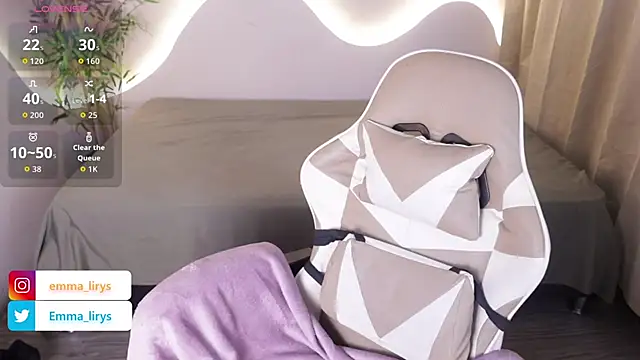 Emma and Issac online show from November 21, 2025, 4:55 am