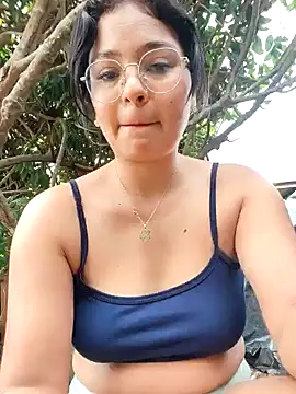 Lily-o online show from November 30, 2025, 4:22 pm