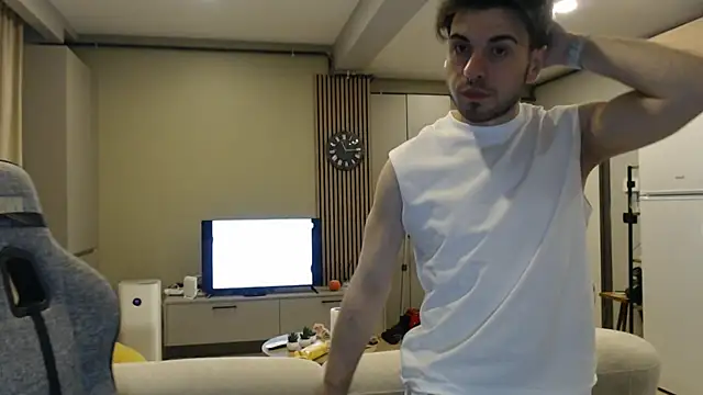 toyboytlg online show from April 20, 2026, 9:27 pm