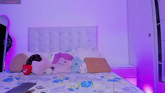 Snapshot of Baby_Steff chatting on September 26, 2025, 12:58 am Baby Steff online show from September 26, 2025, 12:58 am