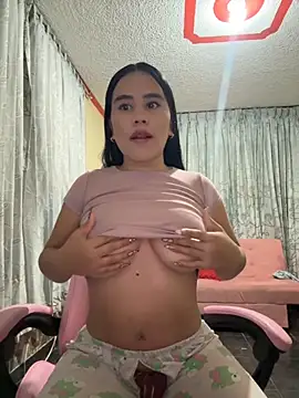 Snapshot of laure_torres chatting on October 21, 2025, 6:25 am laure torres online show from October 21, 2025, 6:25 am