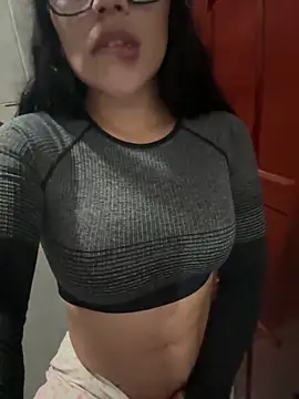 Snapshot of laure_torres chatting on October 25, 2025, 12:07 am laure torres online show from October 25, 2025, 12:07 am