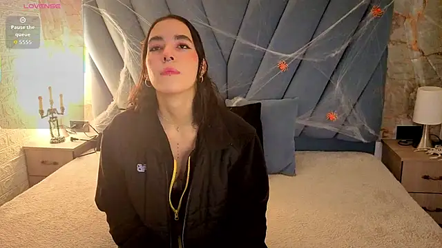 Snapshot of violett__golden chatting on October 14, 2025, 11:22 am violett golden online show from October 14, 2025, 11:22 am