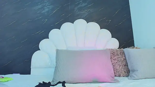 Roxana gomez online show from May 6, 2026, 3:13 am