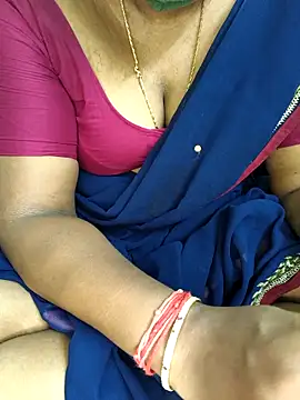 Snapshot of TamilSelviRoja chatting on September 13, 2025, 6:40 pm TamilSelviRoja online show from September 13, 2025, 6:40 pm