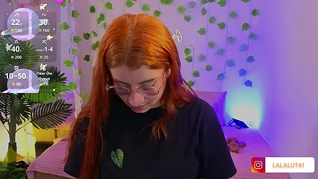 Snapshot of Naomy_tay1 chatting on September 21, 2025, 3:19 am Naomy tay1 online show from September 21, 2025, 3:19 am