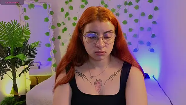 Snapshot of Naomy_tay1 chatting on September 29, 2025, 3:11 am Naomy tay1 online show from September 29, 2025, 3:11 am