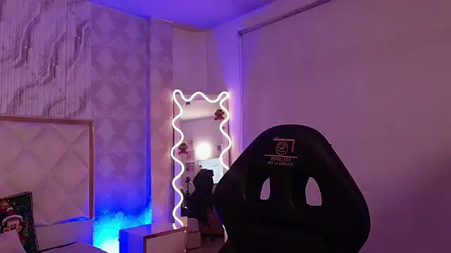 Snapshot of Naomy_tay1 chatting on December 2, 2025, 3:12 am Naomy tay1 online show from December 2, 2025, 3:12 am