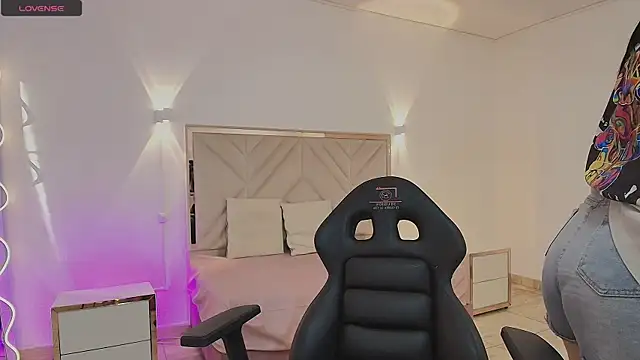 Violet tay1 online show from October 19, 2025, 11:44 am