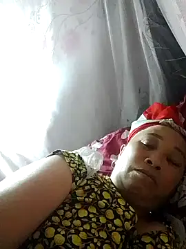 Snapshot of Mamapm20 chatting on October 16, 2025, 1:45 pm Mamapm20 online show from October 16, 2025, 1:45 pm