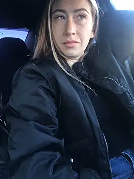 Reina Cummings online show from September 22, 2025, 4:58 am